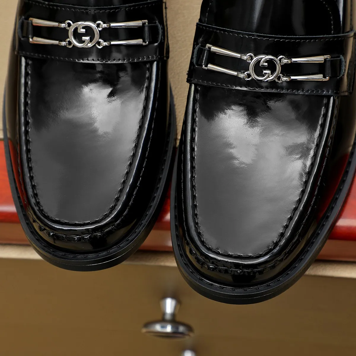 Men's men's shoes💰460💰💰Gucci official website men's business formal leather shoes updated💥Hong Kong counters synchronize new styles💥completely one-to-one replica shipment👍zero gap in counter quality 0⃣️made of imported cowhide on the outside+water-dyed🐂leather lining, color optional! Matching code 38-45